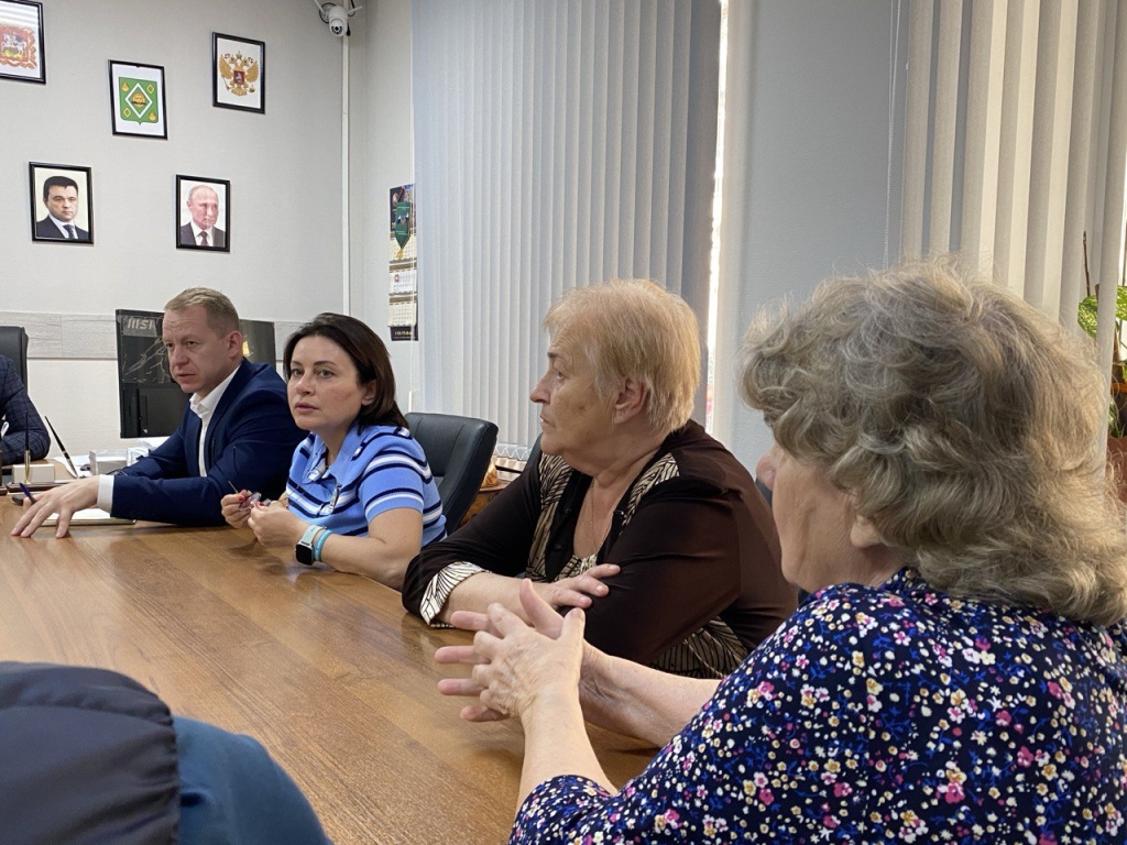 Уполномоченный главы Городского округа Пушкинский провела встречу с жителями дома № 49 на улице Октябрьской по поручению Максима Красноцветова Уполномоченный главы Городского округа Пушкинский провела встречу с жителями дома № 49 на улице Октябрьской по поручению Максима Красноцветова