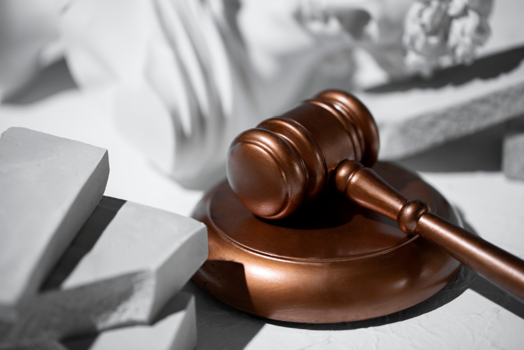 Лишившийся лицензии ЦБ Киви-банк подал в суд на своих владельцев 