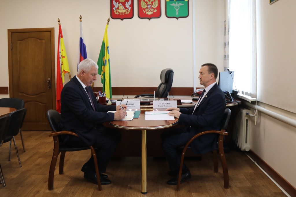 Поддержка на фронте и развитие района: Юрий Матузов помог участнику СВО и обсудил социально‑экономические итоги с главой Бутурлиновского района Поддержка на фронте и развитие района: Юрий Матузов помог участнику СВО и обсудил социально‑экономические итоги с главой Бутурлиновского района