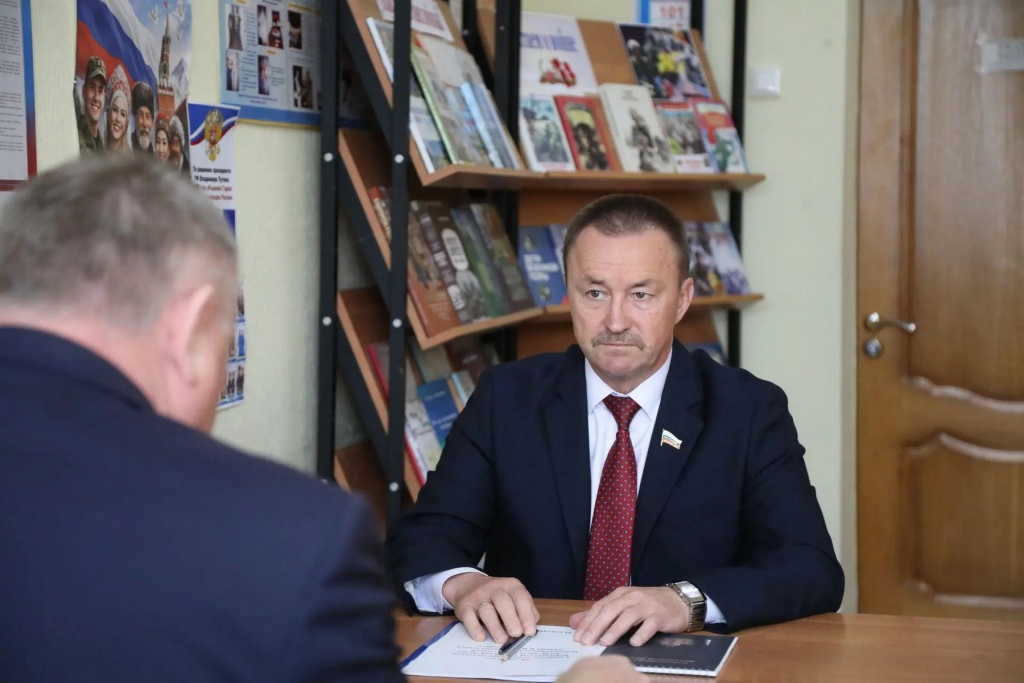 Комплексный подход: Юрий Матузов оценил развитие школ и соцобъектов в Новохопёрском и Бутурлиновском районах