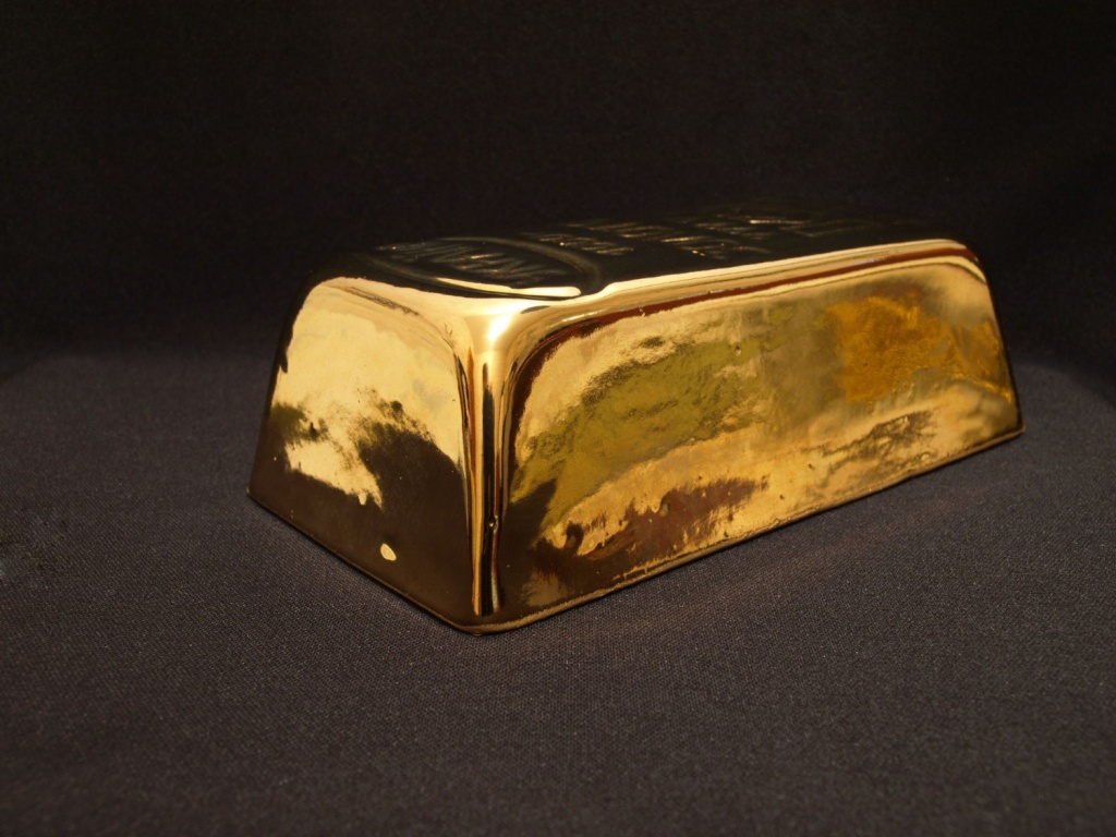 Золото обновило исторический максимум на фоне геополитической напряжённости