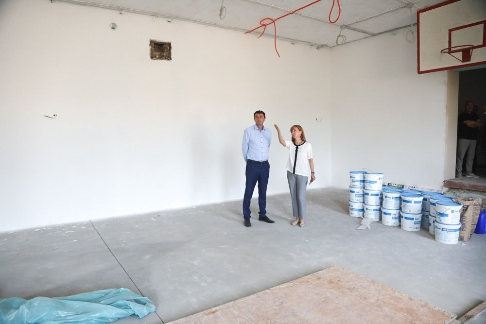 Сергей Петрин проинспектировал ход реконструкции школы №45 и капремонта школы №90 и дал ряд поручений