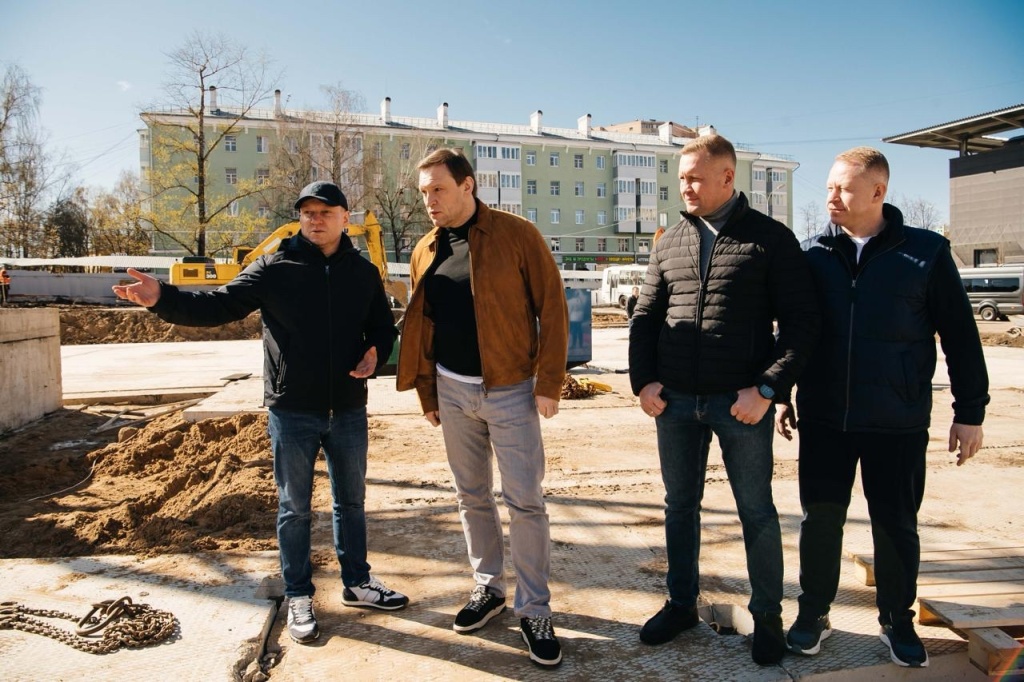 Депутат Госдумы Сергей Пахомов и глава округа Пушкинский Максим Красноцветов посетили Образовательный центр № 2 в Ивантеевке