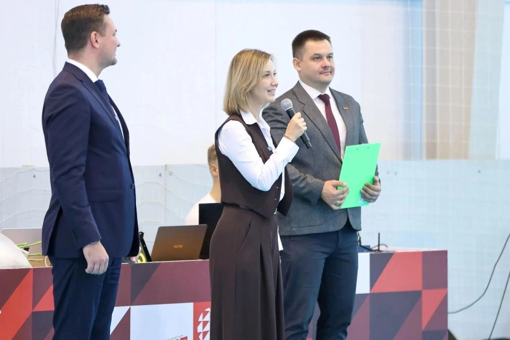 «Формирует характер и уважение к сопернику»: мэр Воронежа — о старте городской волейбольной лиги «Формирует характер и уважение к сопернику»: мэр Воронежа — о старте городской волейбольной лиги