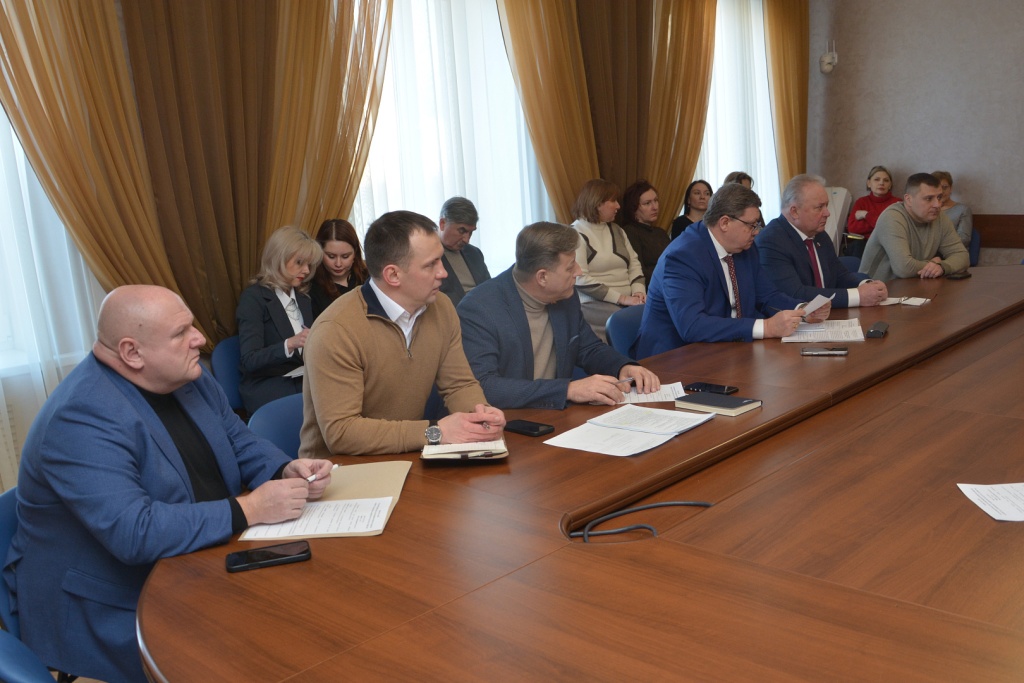 Парковка во дворе: как жильцам МКД законно решить проблему с машиноместами обсудили в Воронежской гордуме