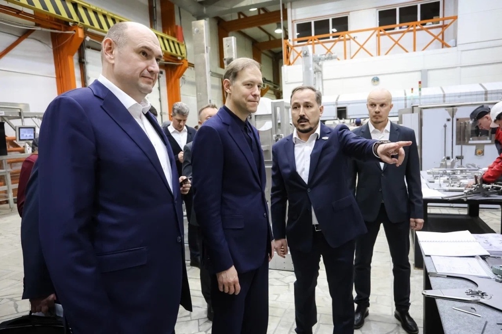 Денис Мантуров и Евгений Солнцев оценили промышленный потенциал Оренбургской области: визит на ведущие предприятия региона