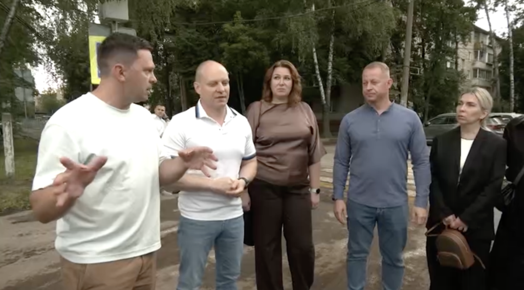 Глава Пушкинского Максим Красноцветов проверил ход капремонта в гимназии № 3 в Ивантеевке