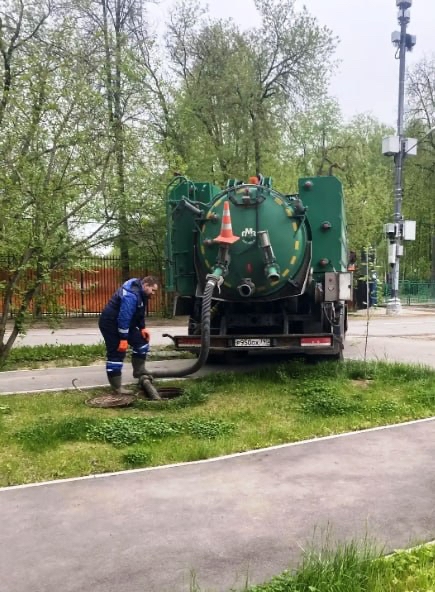 Коммунальные службы подмосковного Пушкинского оперативно устраняют засоры и подтопления