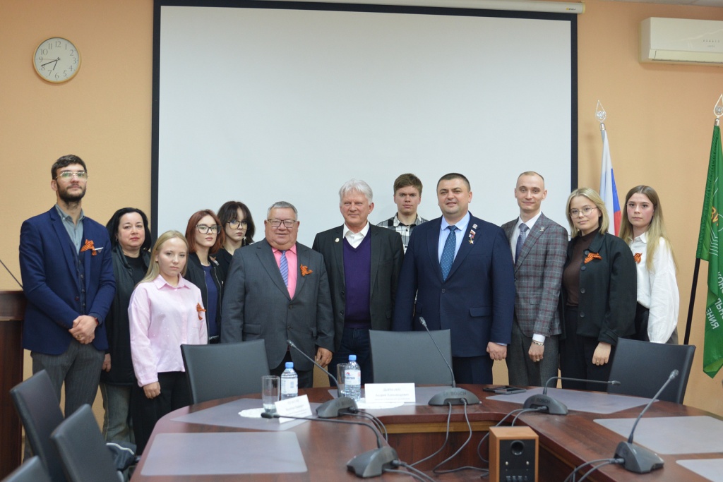 Урок Мужества в ВИЭСУ: Герой России Андрей Дьяченко поделился опытом с молодёжью Воронежа