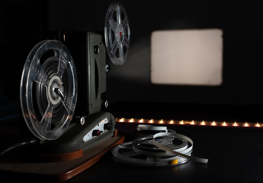 Axios: Warner Bros. ведет переговоры о слиянии с Paramount
