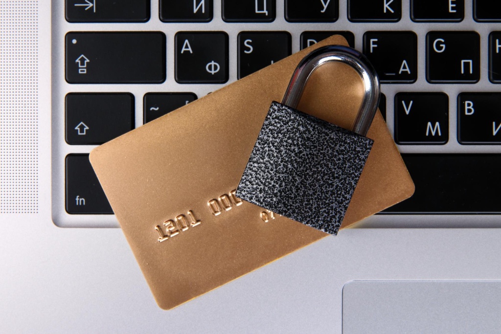 Банки предложили новый механизм заморозки денег для борьбы с мошенниками