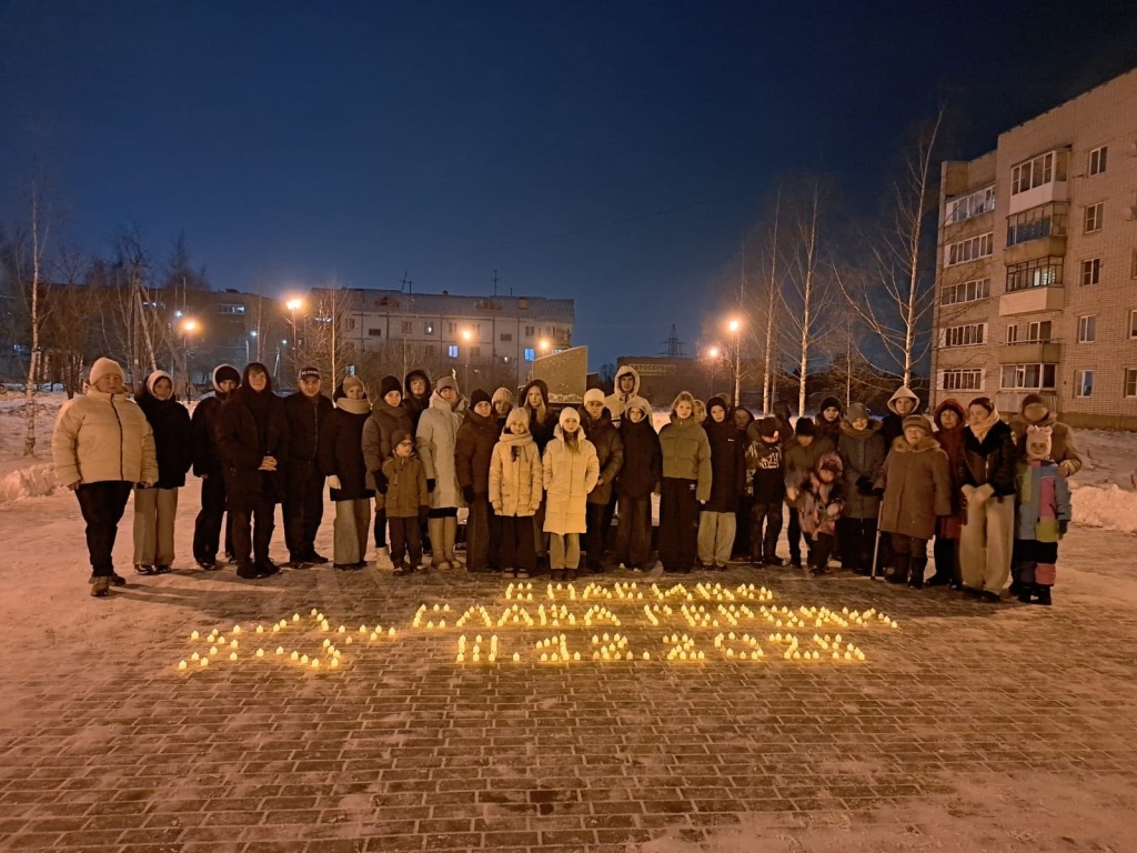 В Вологде зажгли «Свечу Памяти»: депутаты и жители почтили Героев Отечества В Вологде зажгли «Свечу Памяти»: депутаты и жители почтили Героев Отечества