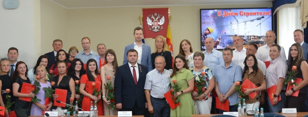 Депутаты Воронежской городской Думы поздравили строителей с профессиональным праздником Депутаты Воронежской городской Думы поздравили строителей с профессиональным праздником