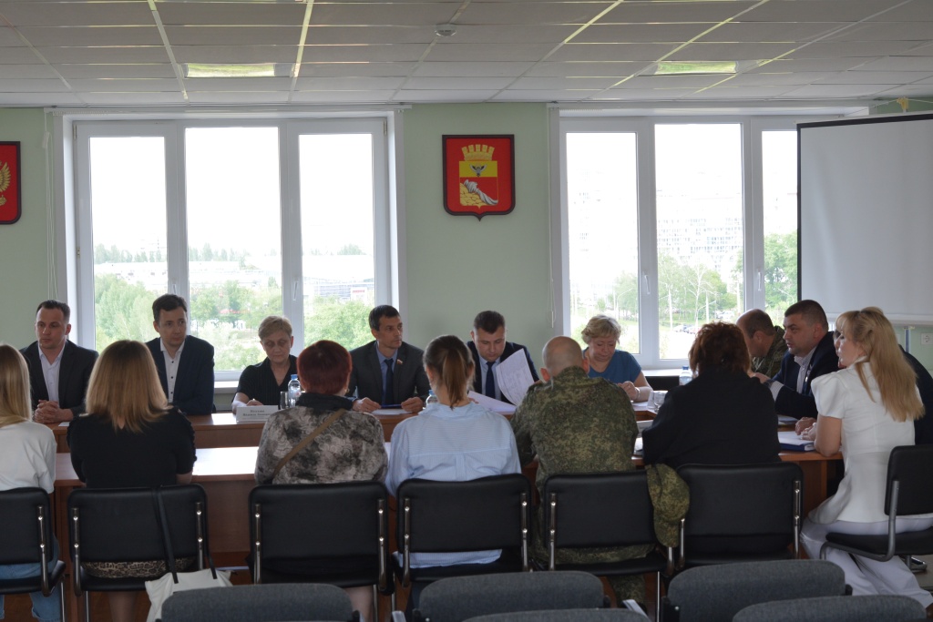 Поддержка и внимание: Андрей Дьяченко провёл приём семей участников СВО в Левобережном районе
