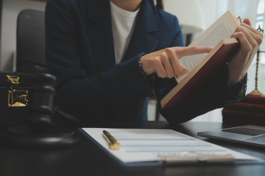 В Челябинской области расследуют уголовные дела о мошенничестве и превышении должностных полномочий при благоустройстве аллеи в Копейске