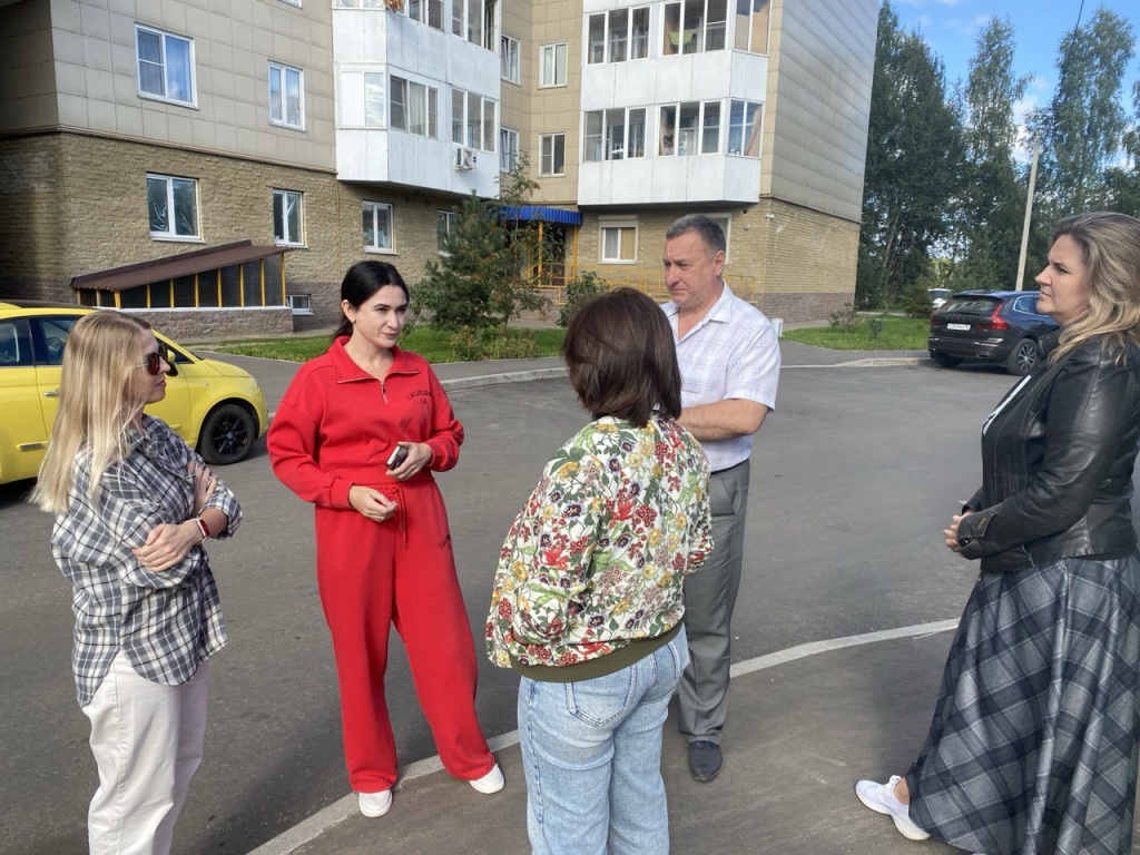 Визит уполномоченного главы Пушкинского в Ивантеевку: как прошло благоустройство двора на Фабричном проезде
