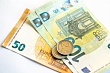 Давление с двух сторон: евро обновил минимум с мая 2025 года на фоне политической нестабильности в ЕС